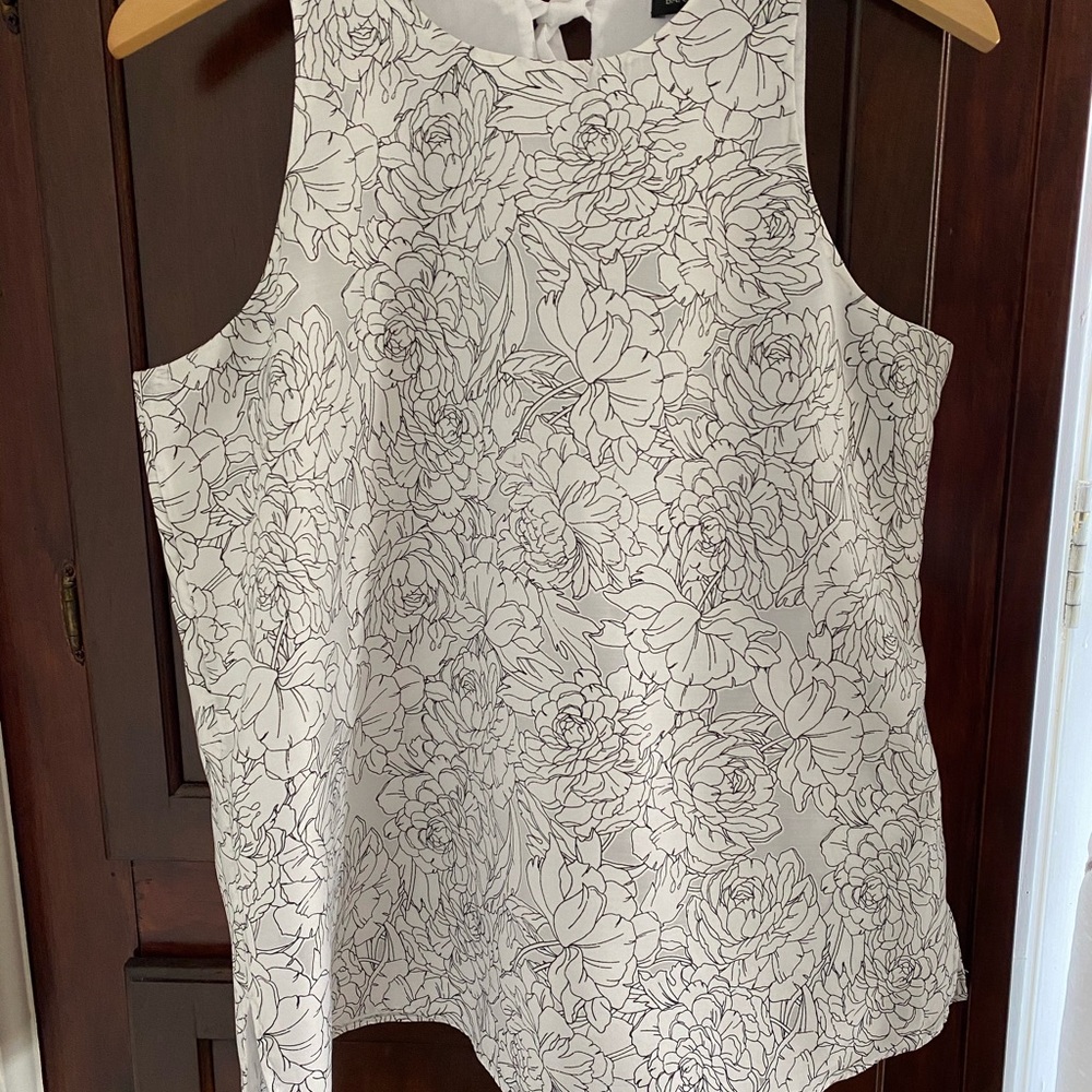 Banana Republic sleeveless top. Never worn.